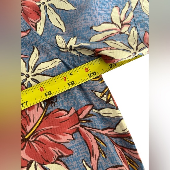 NWT Texaito Men’s Blue Floral Hawaiian Style Short Sleeve Button Up Size Large - Picture 6 of 6
